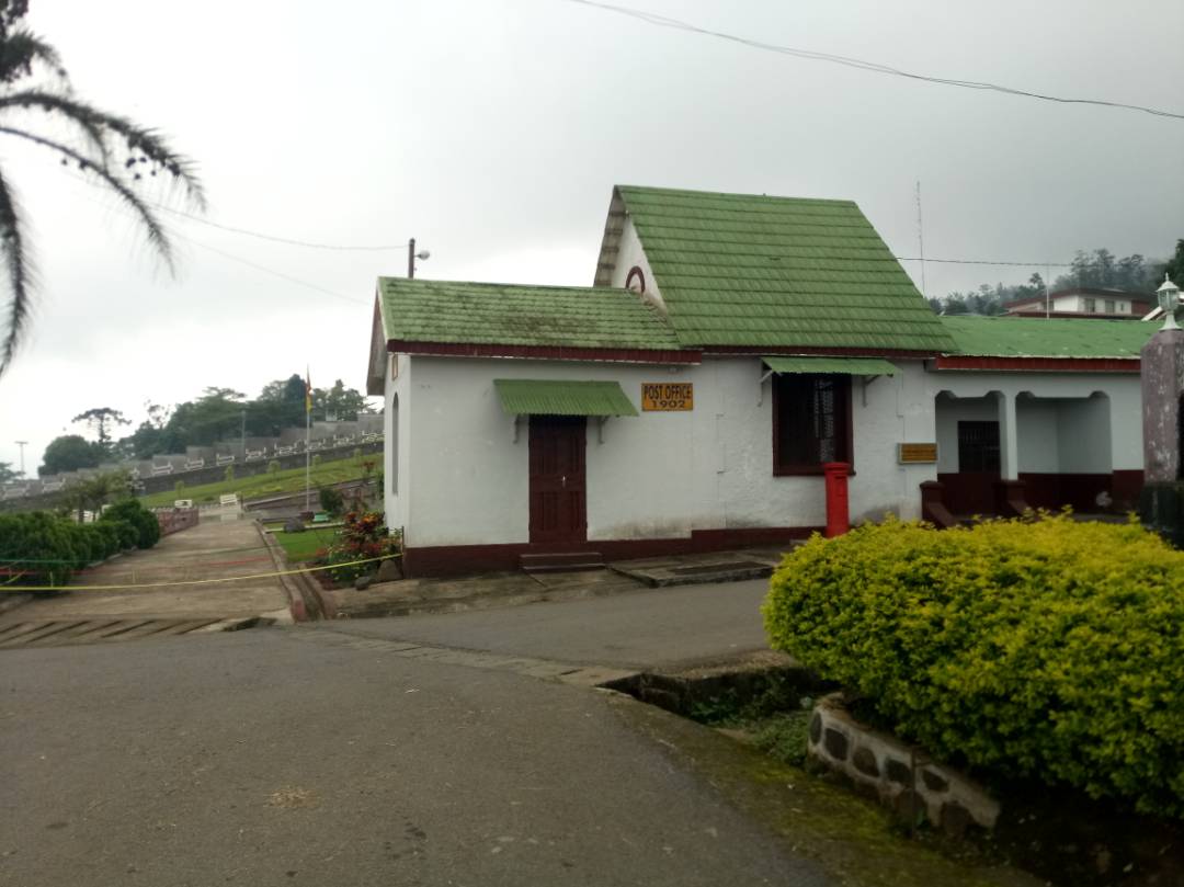 Foto fra Buea, Kamerun – Post office, Buea