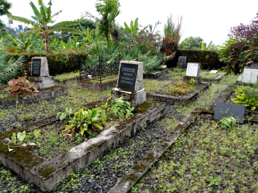 Foto fra Buea, Kamerun – Old German Tombs, Buea