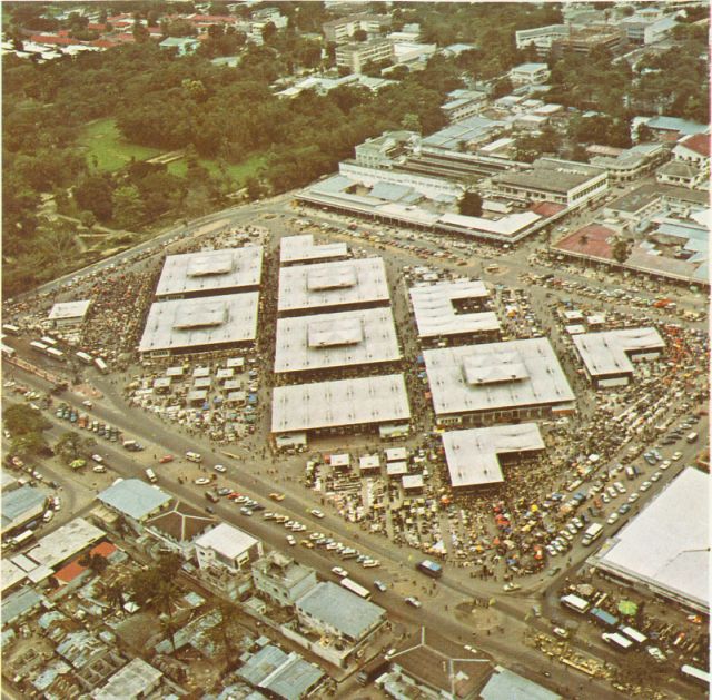 Foto fra Kinshasa, DR Kongo – 1974 market Kinshasa 4334475205