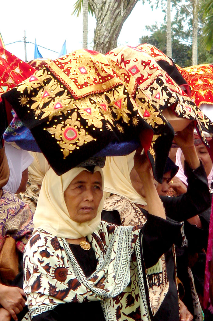 Foto fra Sumatra, Indonesia – Minangprocession