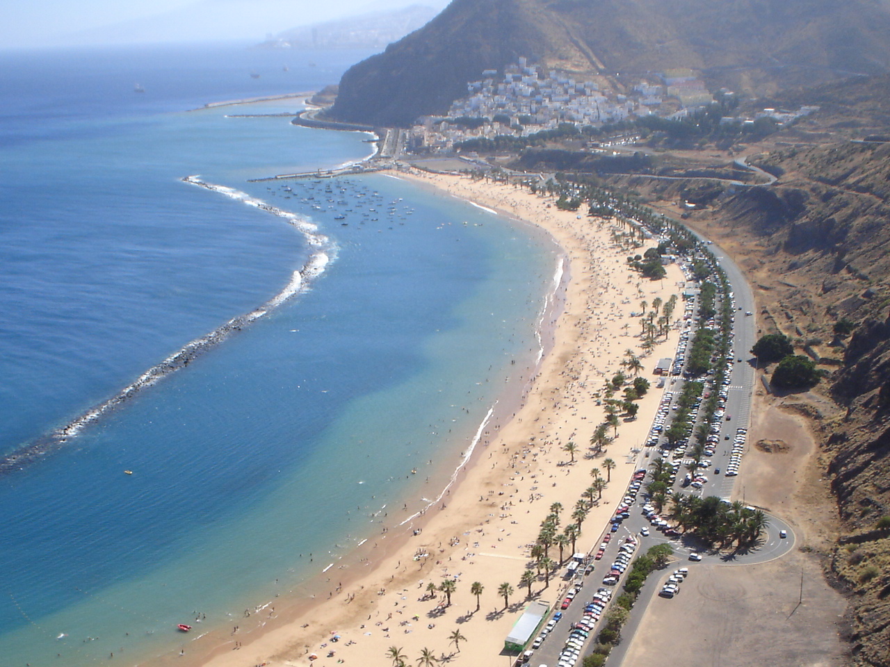 Foto fra Santa Cruz de Tenerife, Kanariøyene – Playa de Las Teresitas en Santa Cruz
