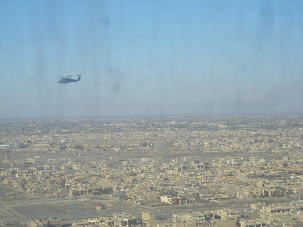 Foto fra Baghdad, Irak – Skyline with helicopter