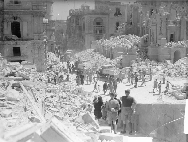 Foto fra Valletta, Malta – Bomb Damage in Valletta, Malta, 1 May 1942. A8701