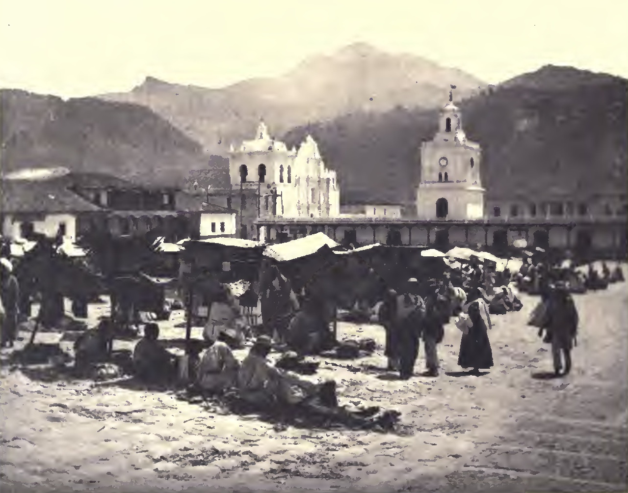 Foto fra Quetzaltenango, Guatemala – Quetzaltenango Parque Central c.1894