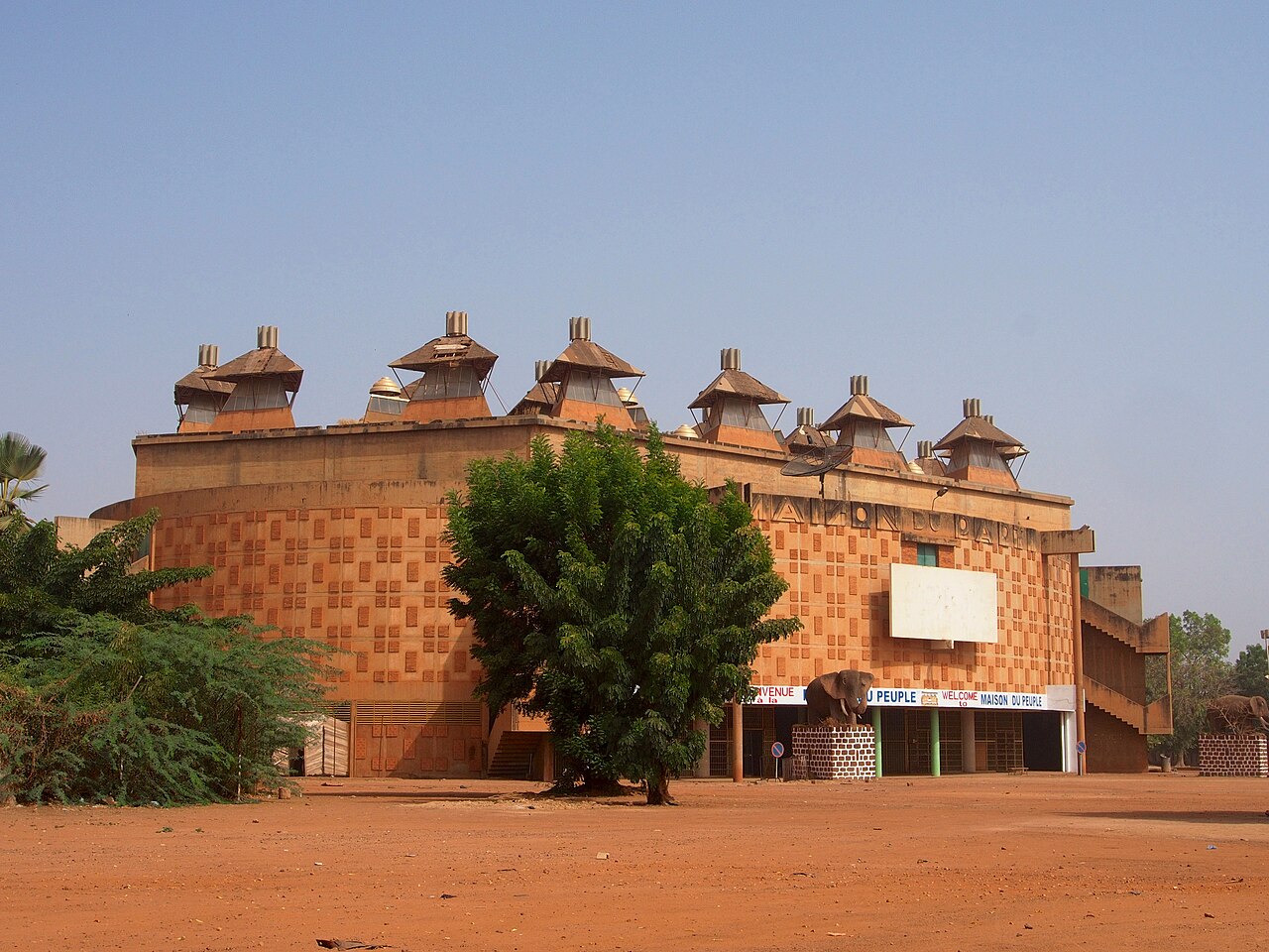 Foto fra Ouagadougou, Burkina Faso – Ouagadougou Maison du peuple
