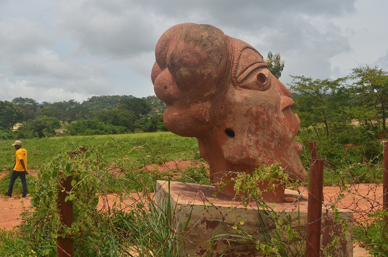 Foto fra Nigeria – Erected Nok Terracotta
