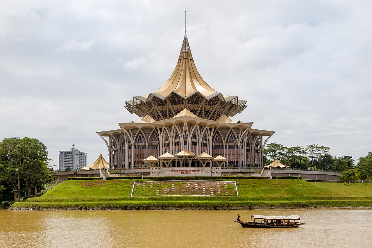 Foto fra Malaysia – Kuching Sarawak Dewan-Undangan-Negeri-Sarawak-01