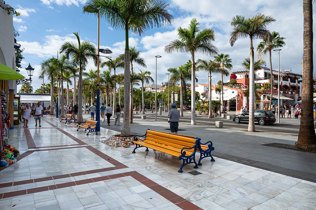 Foto fra Playa de Las Americas, Kanariøyene – Avenida-Las-Americas-Orange-Bank