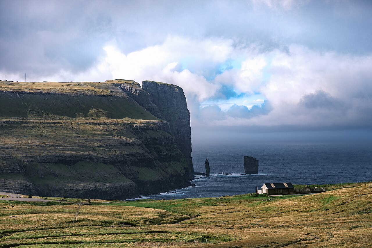 Foto fra Færøyene – Lonely house on the coast near Eiði - Faroe Islands