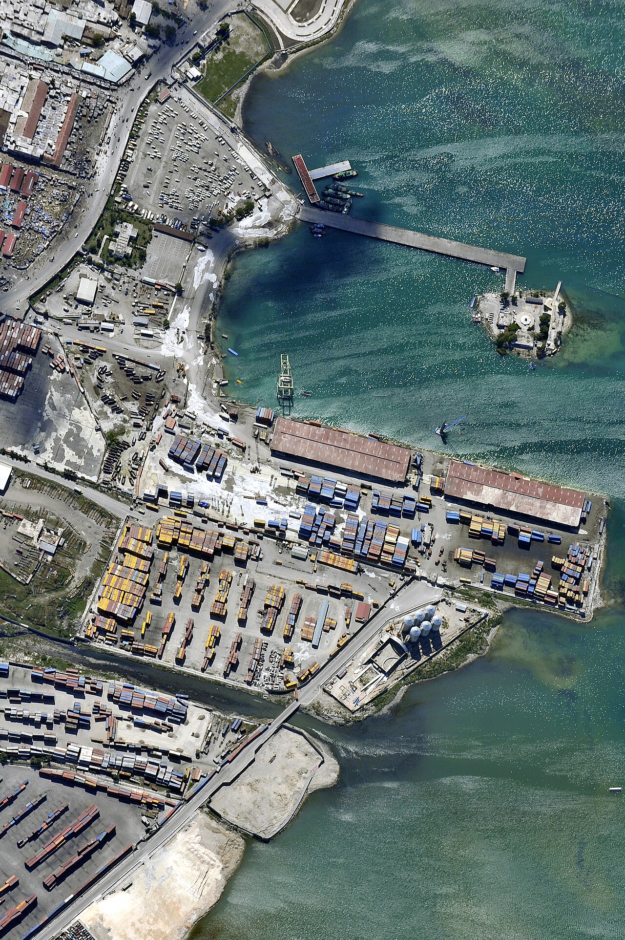 Foto fra Port-au-Prince, Haiti – Defense.gov photo essay 100116-F-6188A-024