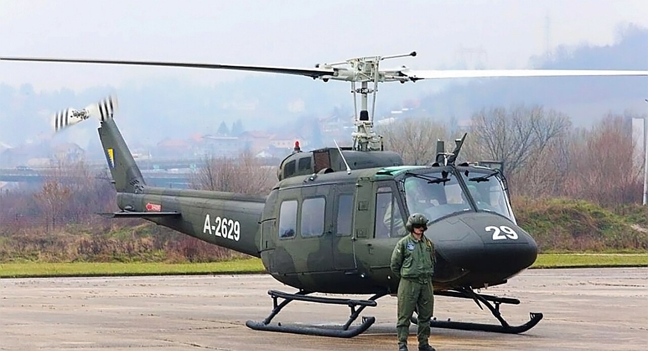 Foto fra Bosnia og Hercegovina, Bosnia-Hercegovina – Bell Huey II Bosnian Air Force