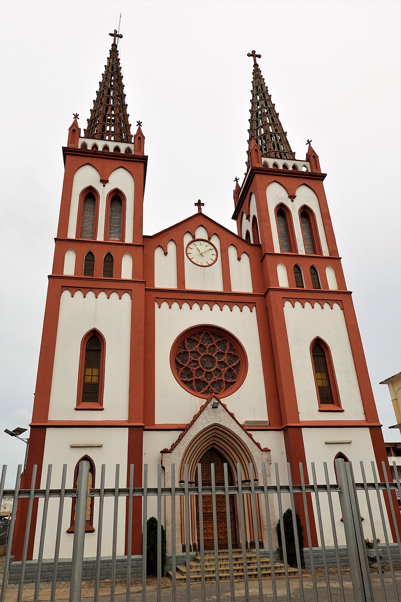 Foto fra Lomé, Togo – Cathedral Lome ext