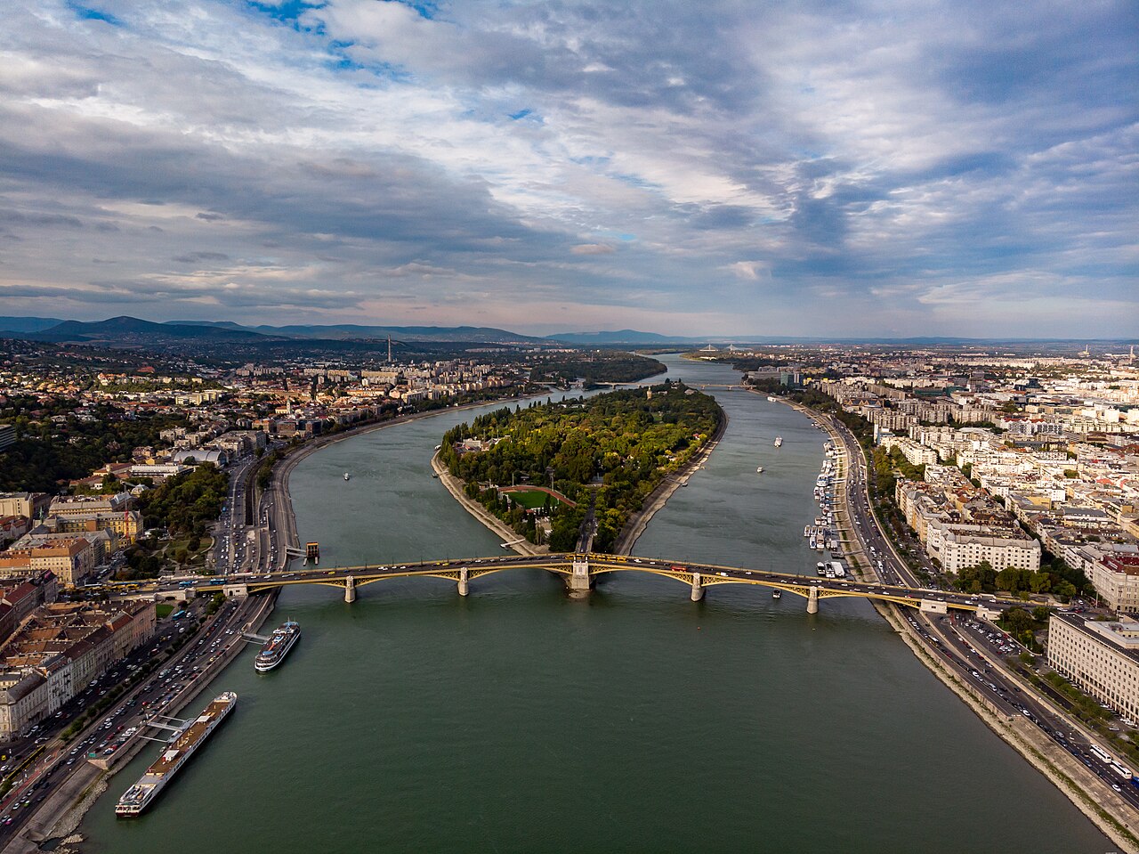 Foto fra Budapest, Ungarn – 19-10-03-Margarethenbrücke und Margaretheninsel-RalfR