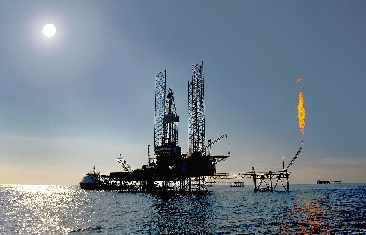 Foto fra Turkmenistan – Jack-up-rig-in-the-caspian-sea