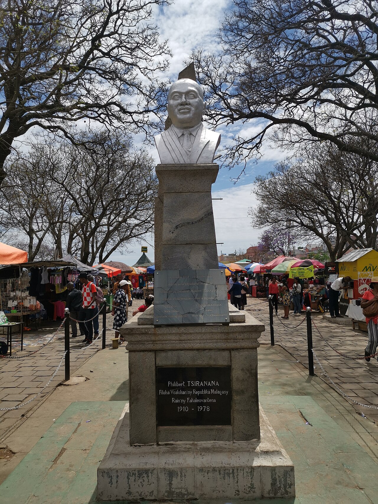 Foto fra Antananarivo, Madagaskar – Denkmal Philibert Tsiranana Antananarivo -10-02