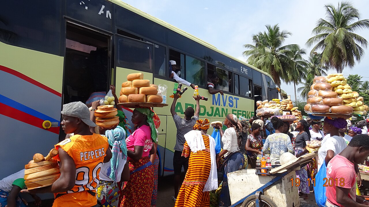 Foto fra Yamoussoukro, Elfenbenskysten – WL-CI-Yamoussoukro-Escale de bus