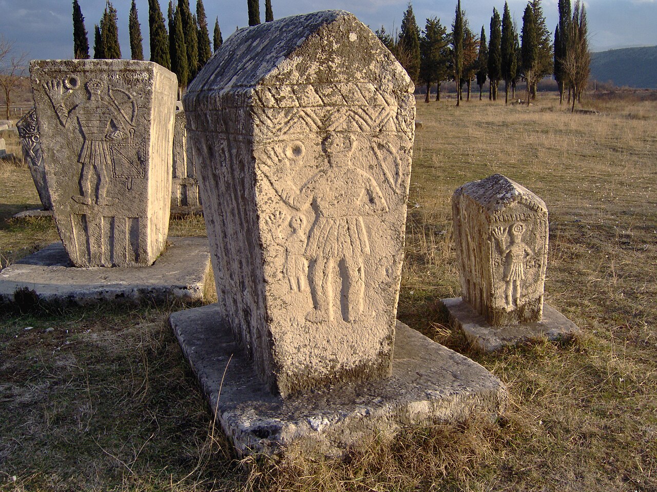 Foto fra Bosnia og Hercegovina, Bosnia-Hercegovina – Bosniangraves bosniska gravar februari stecak stecci5