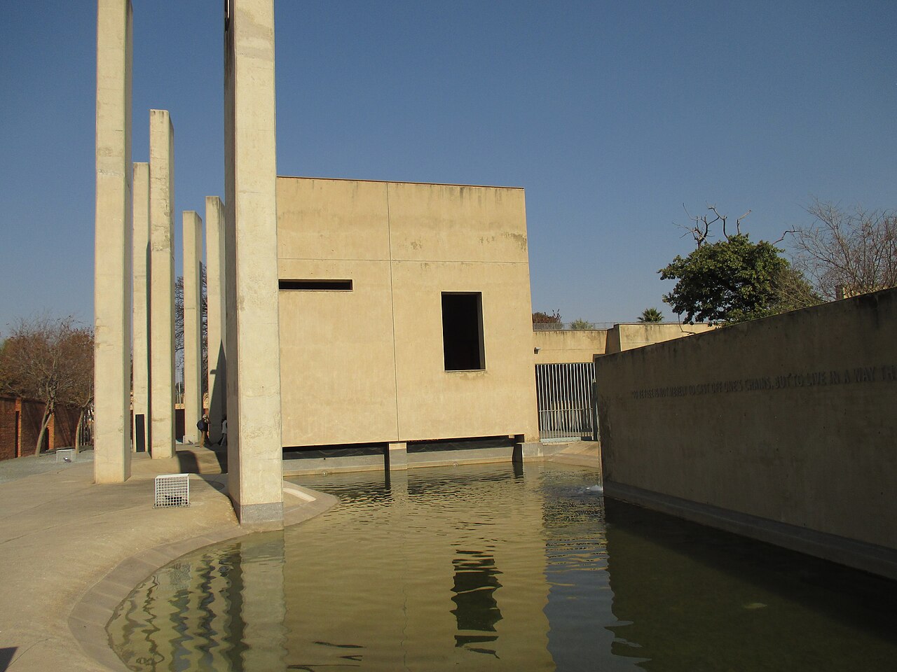 Foto fra Johannesburg, Sør-Afrika – Apartheidmuseumpool