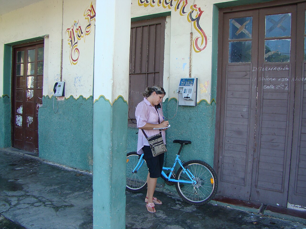 Foto fra Varadero, Cuba – Cuban with a bike