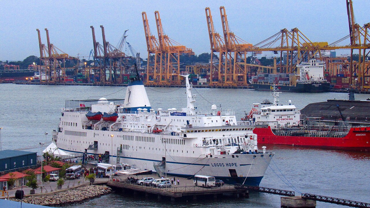 Foto fra Colombo, Sri Lanka – LogosHope-ColomboHarbour-November2015-01