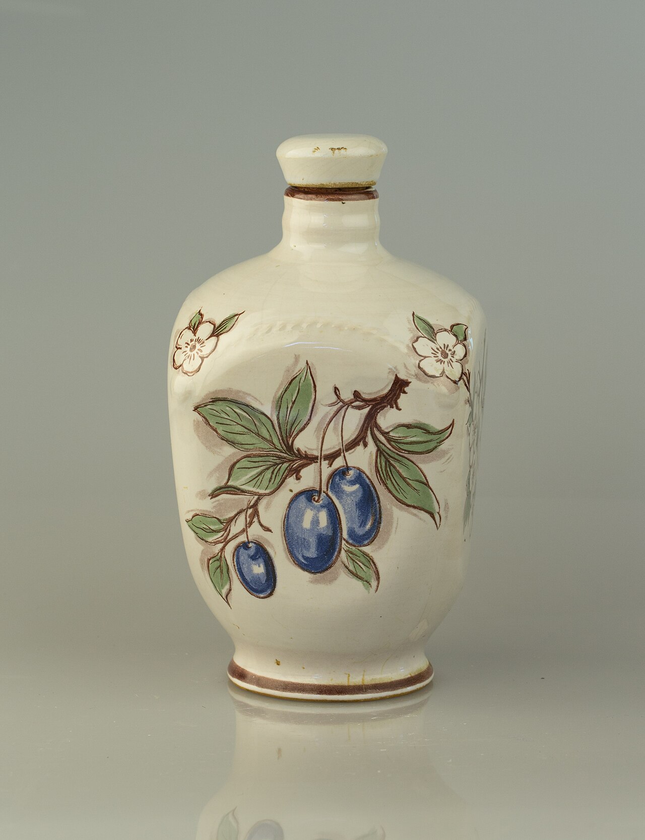 Foto fra Østerrike: 20140707 Radkersburg - Bottles - glass-ceramic (Gombocz collection) - H3496