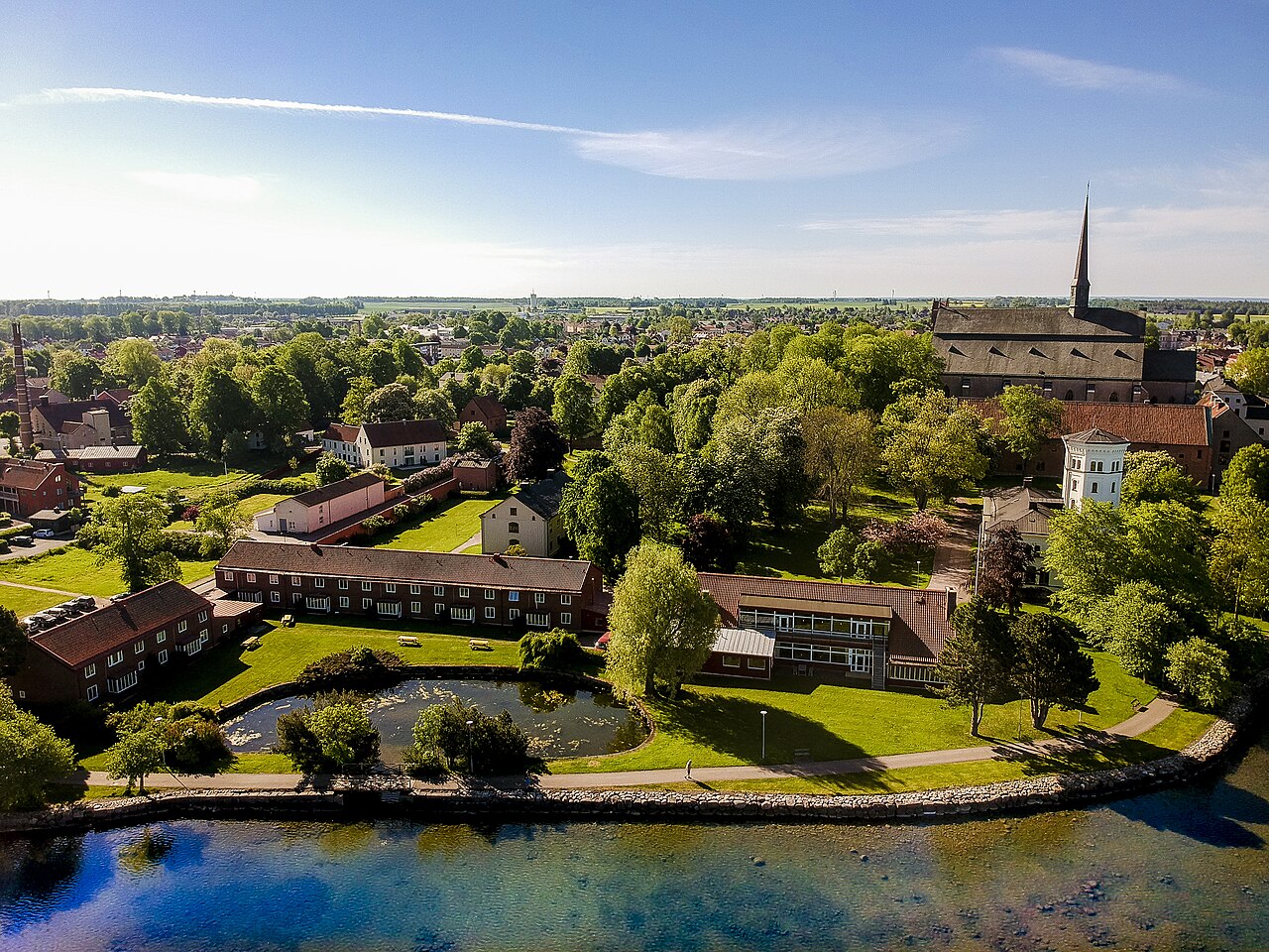 Foto fra Vadstena, Sverige – Vadstena folkhögskola flygbild 1