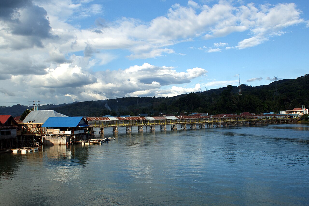 Foto fra SULAWESI - Tentena, Indonesia – Tentena Bridge
