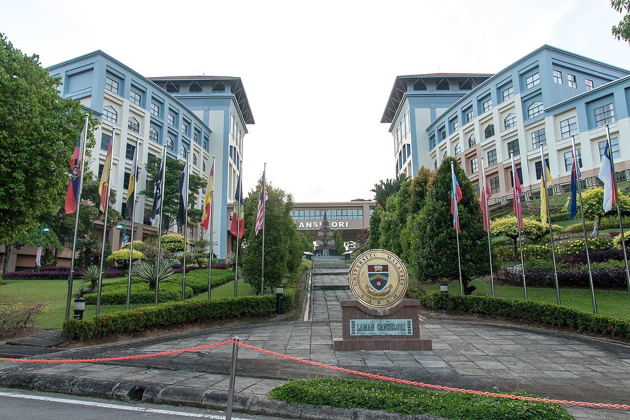 Foto fra Sabah, Malaysia – KotaKinabalu-Universiti-Malaysia-Sabah-LamanCanselori-1