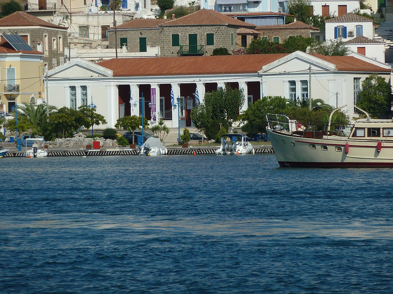 Foto fra Poros, Hellas – Neoclasicla Poros building