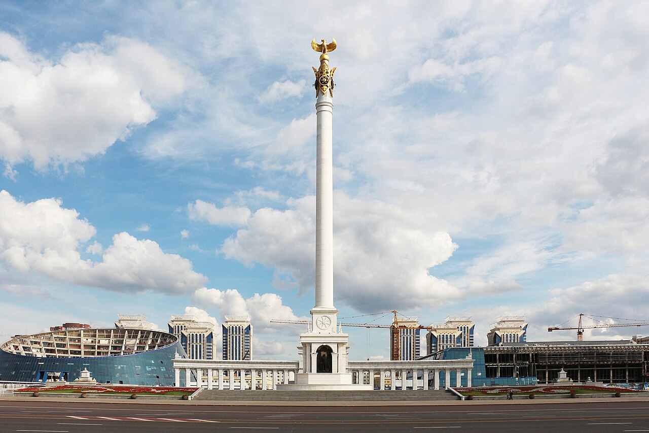 Foto fra Astana, Kasakhstan – Kazakh Eli Monument 01