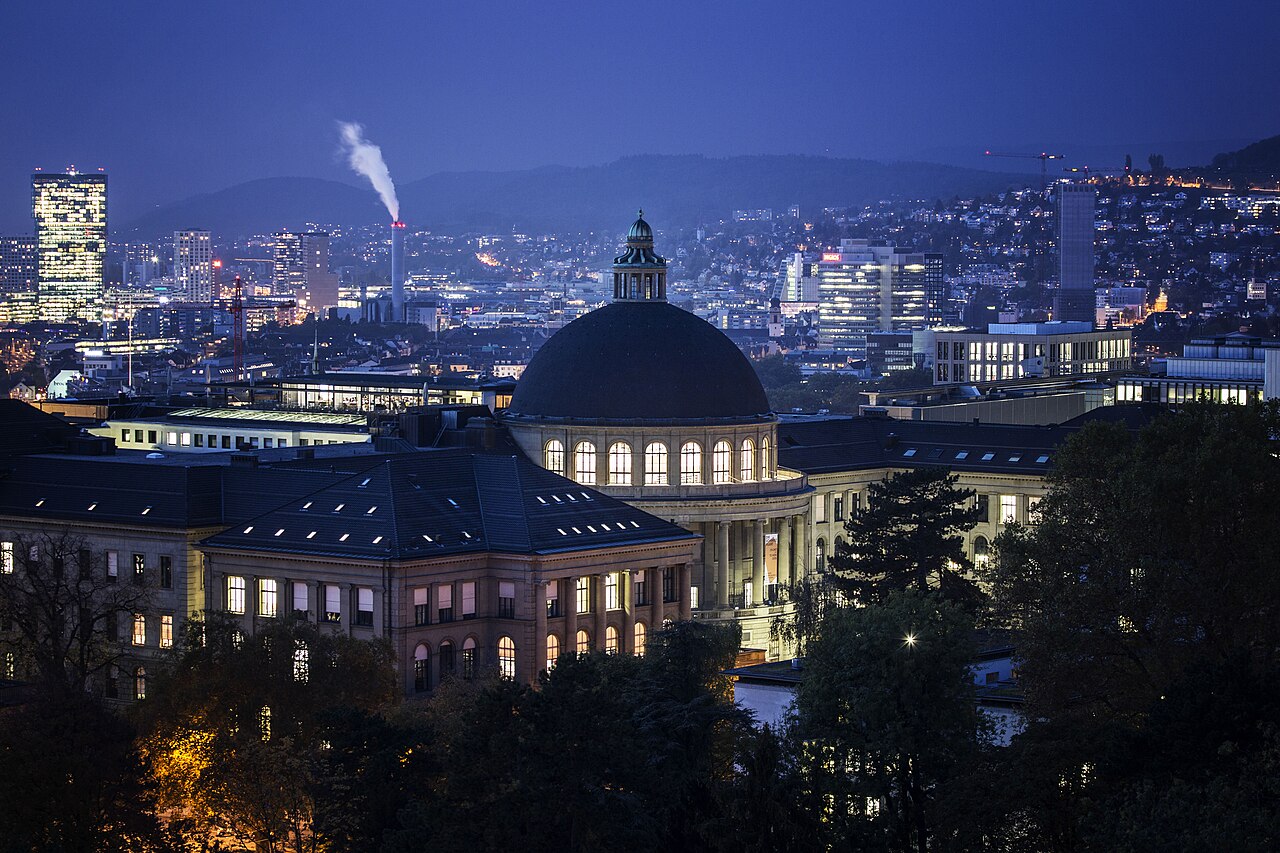 Foto fra Zürich, Sveits – ETH Zürich im Abendlicht
