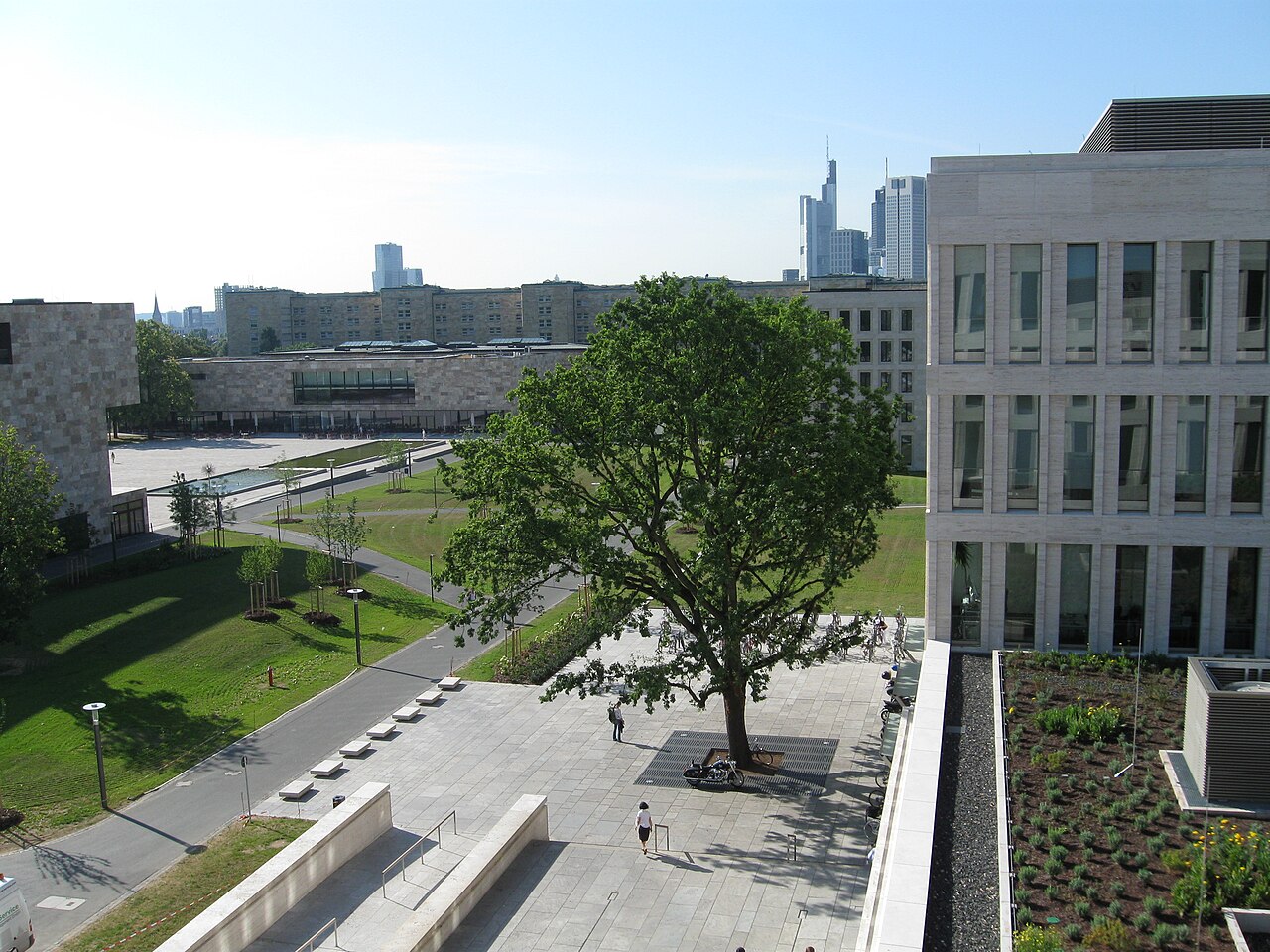 Foto fra Frankfurt am Main, Tyskland – Campus Westend Frankfurt 01