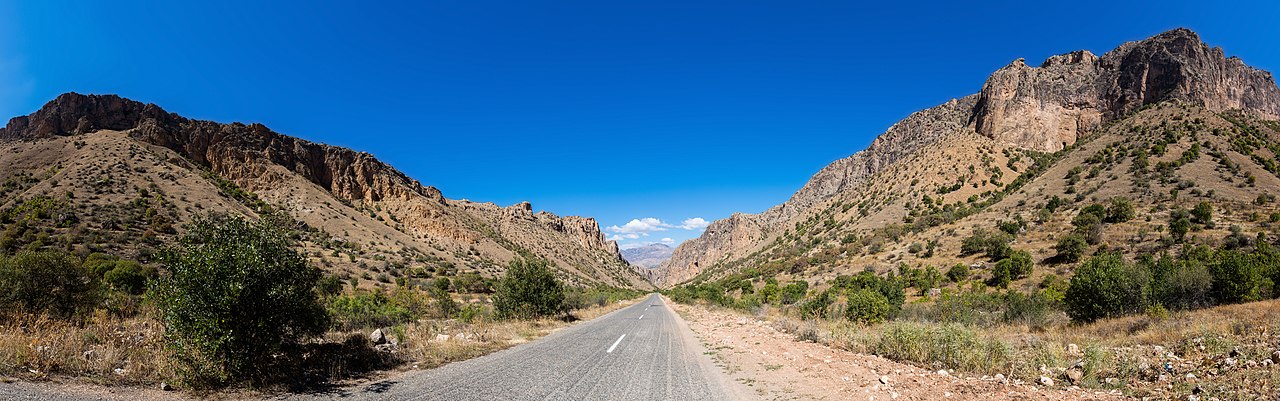 Foto fra Armenia: Carretera al monasterio Noravank, Armenia, -10-01, DD 55-59 PAN