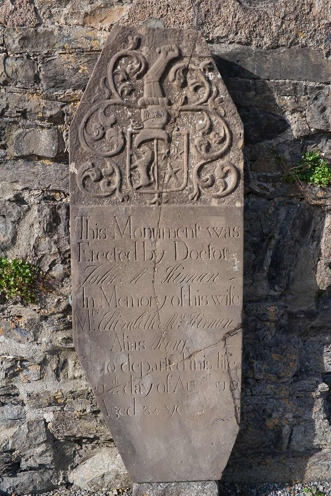 Foto fra Irland – Donegal Friary Memorial Slab Elizabeth M Kirnan 09 23