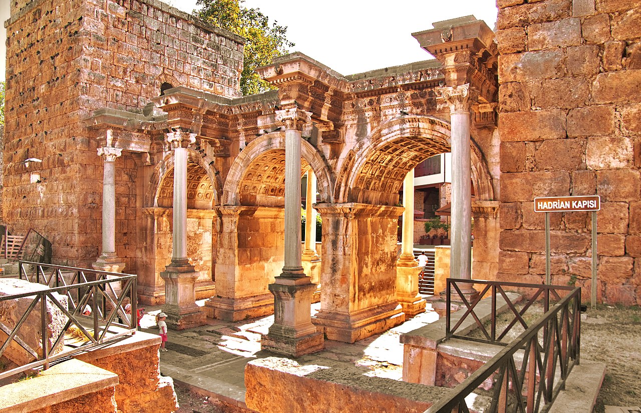 Foto fra Antalya, Tyrkia – Hadrian's Gate ()